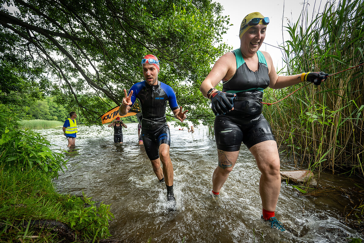 SwimRun 2023: Participants getting out of the water and onto the course SCC EVENTS / Tilo Wiedensohler