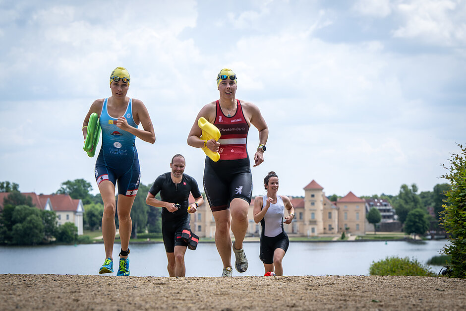 SwimRun 2023: Die Teilnehmer:innen hatten sichtlich Freude © SCC EVENTS / Tilo Wiedensohler