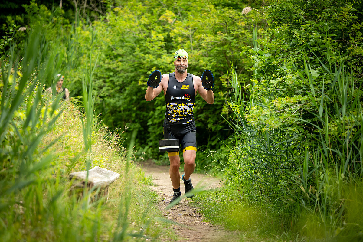 SwimRun Rheinsberg 2023: Perfekt ausgerüsteter SwimRunner © SCC EVENTS / camera4 